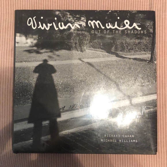 Vivian Maier: Out of the Shadows, by Richard Cahan and Michael Williams - Picture 1 of 4